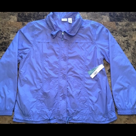 WiNdBreAker zipPeRed wiTh bUtt0ns WaTer reSiStaNt - Picture 1 of 4